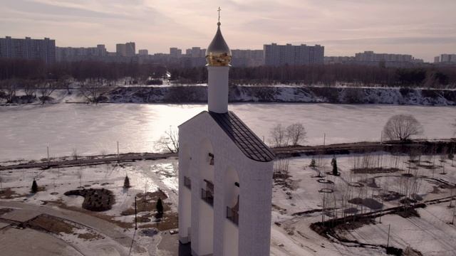 Вид строящегося храма с квадрокоптера