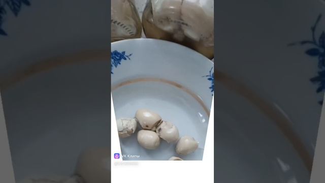 Салат с маринованными яйцами