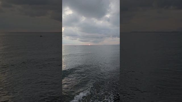 Закат на пляже в Абхазии