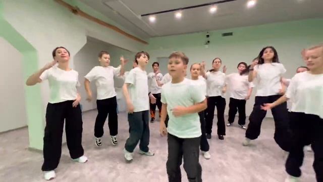 произвольный танец, электронная музыка, следите за другими видео.mp4