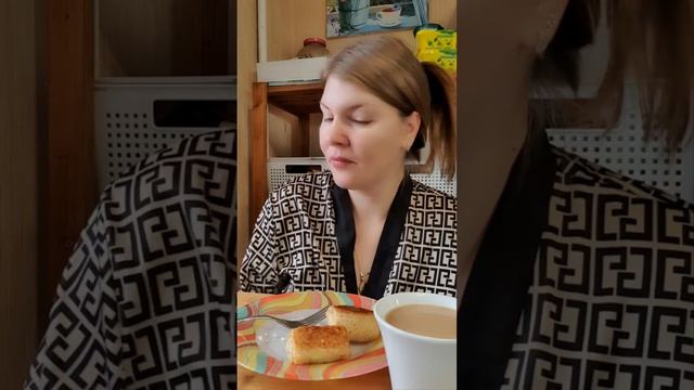 МУКБАНГ. Завтрак. Блинчики с творогом, кофе☕️