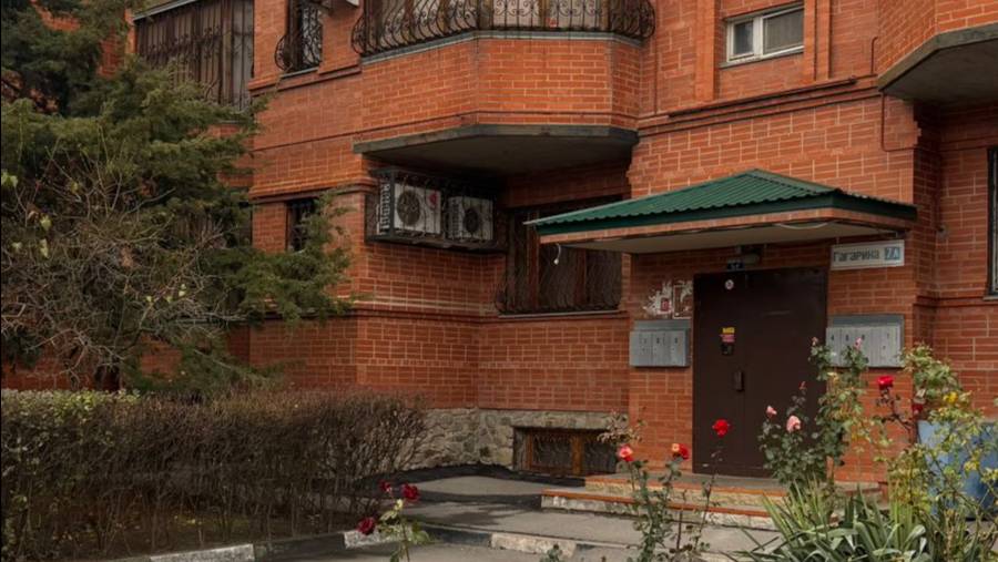 В продаже 4-х комнатная , 2-уровневая квартира 
г.Волгодонск, ул. Гагарина 7л