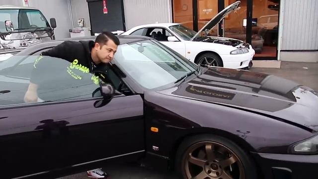 Nissan Skyline GTR R33s in all colors for sale in Japan!