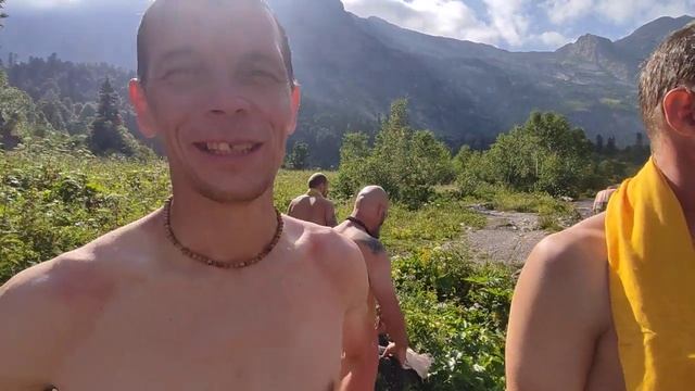 Мужчины о реке Белая