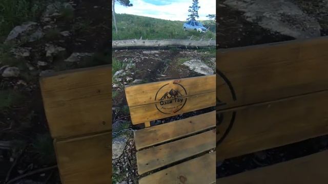 Подняли скамейку на гору Озон Тау мурадымовское ущелье, Республики Башкортостан