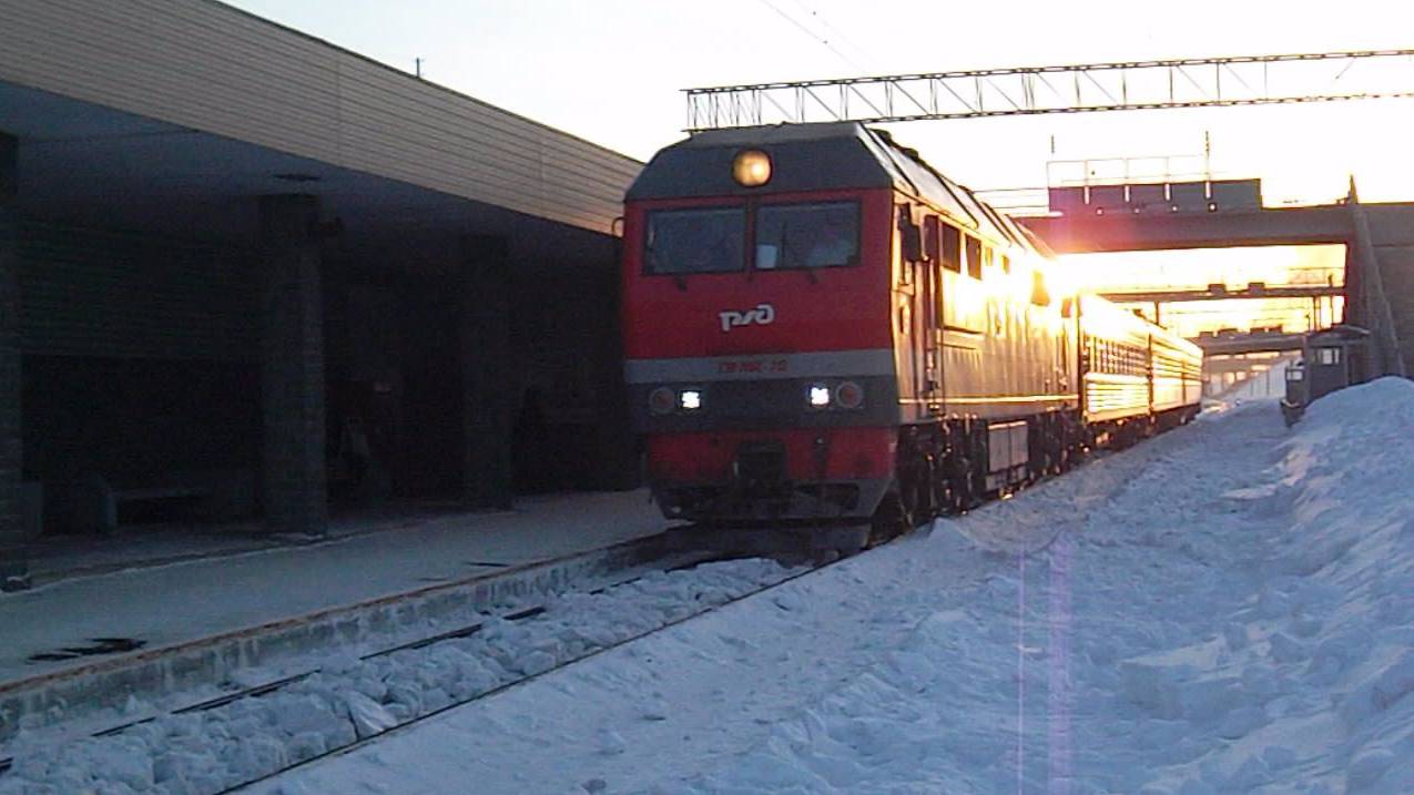 Тепловоз ТЭП70БС-212 с поездом "Восток".