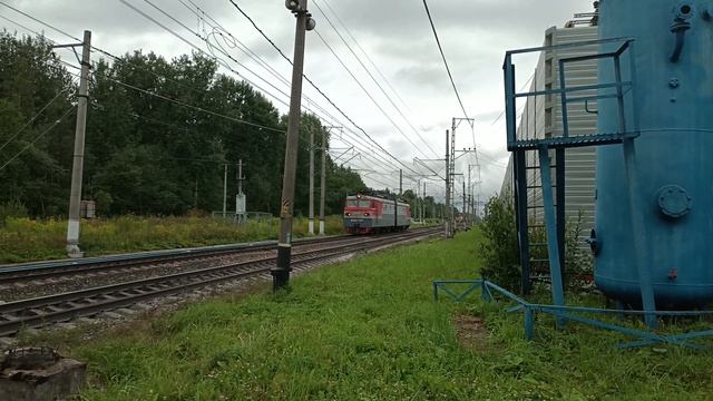 Электровоз ВЛ10У-737 последует резервом в сторону ст. Новолисино