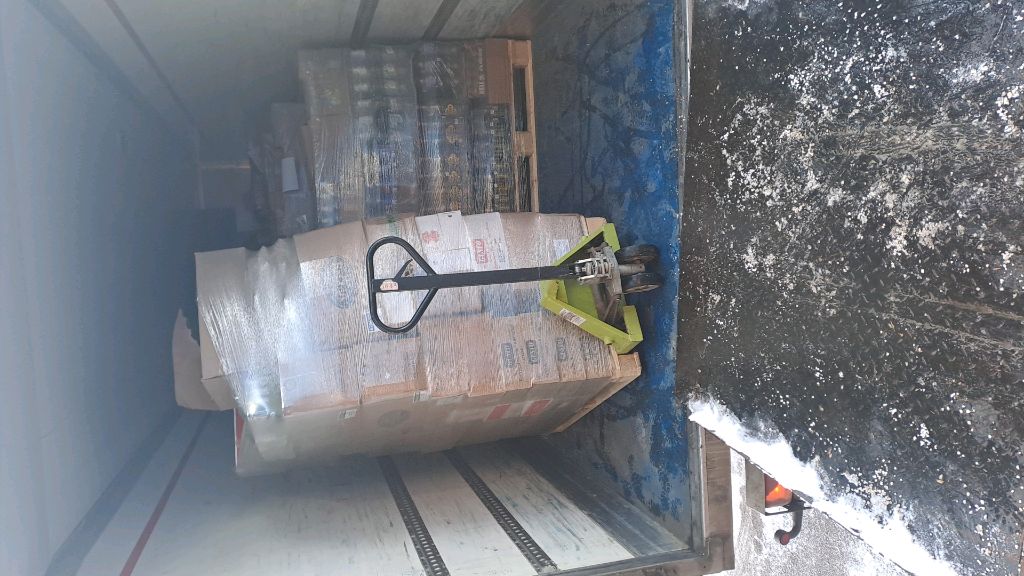 мигранты пользу экономики России работают.Они здесь еще налоги платят,покупки делают,за квартиру и.т