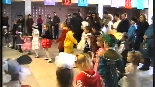 Новогодний утренник Ани в 3 классе.1999 год...(4)