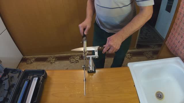 ТОЧИЛКА для НОЖЕЙ,очень удобное приспособление!   12.12.2024 г.