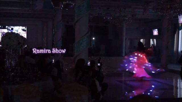 Световое Шоу. Танец со светодиодными крыльями.Световые крылья.