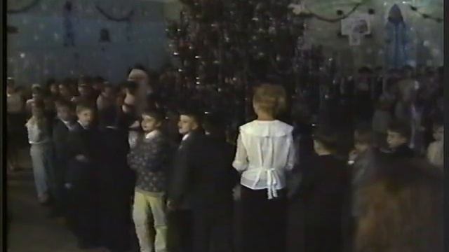Новогодний утренник Ани в 3 классе.1999 год...(1)