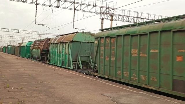 "Ещё Зелёный" Электровоз ВЛ10У-762 с грузовым поездом
