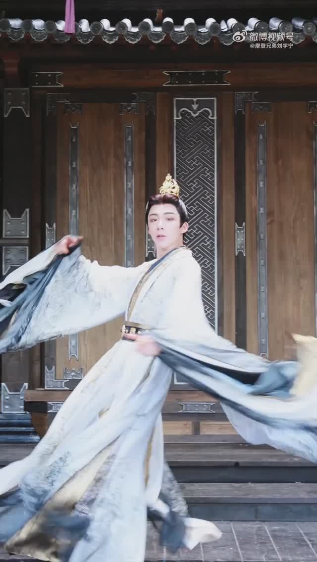 Обновление вейбо Лю Юйнина: "Работаю спустя рукава"