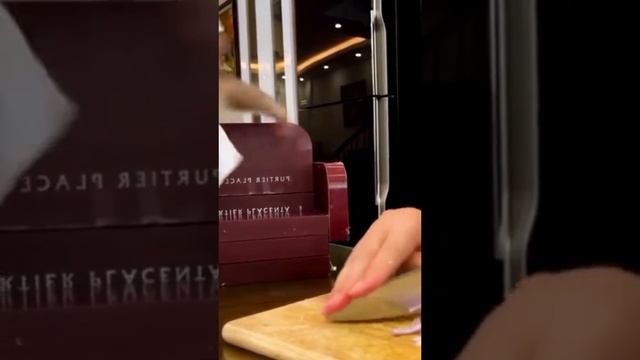 Ты тоже плачешь от лука?