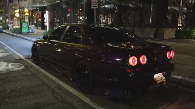 Фиолетовый Nissan Skyline R33