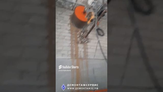 Как просверлить отверстие в кирпичной стене большого диаметра?