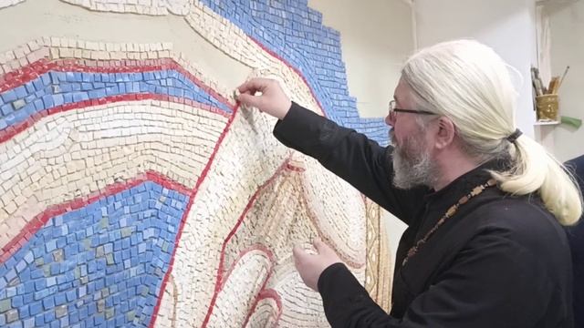 В мозаичной мастерской - фрагменты смальты в образ Святителя Николая