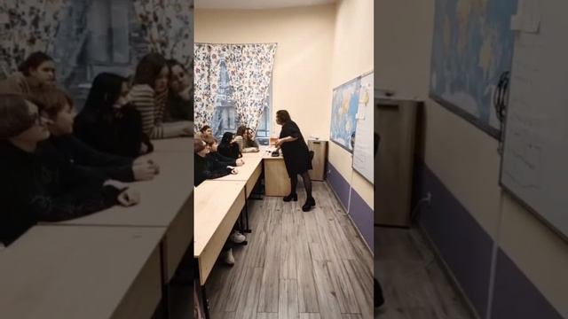 Это я выступала спикером перед 5-9 классами в Русской классической школе по приглашению директора