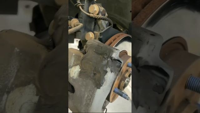 Чтобы не дребезжали колодки.. Лайфхак от клиента..