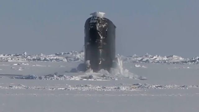 Советская подводная лодка стала первой субмариной в мире, всплывшей на Северном полюсе.