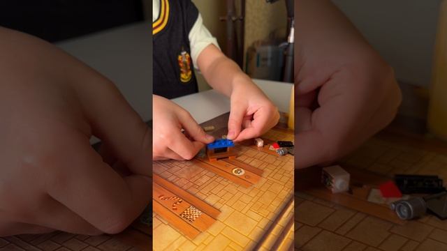 5 день адвент календаря LEGO Harry Potter ✨
Сегодня мне достался стол факультета Когтевран 🦅