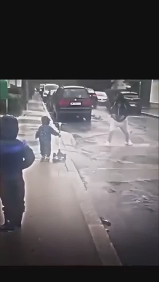 Папа вам не мама. 😂