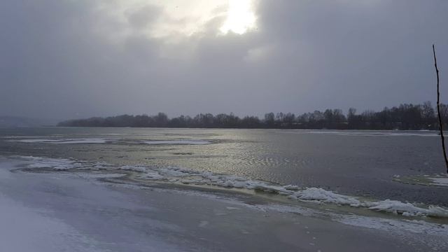 13-12-2024" пятница, 13 декабря, прогулка вдоль реки...