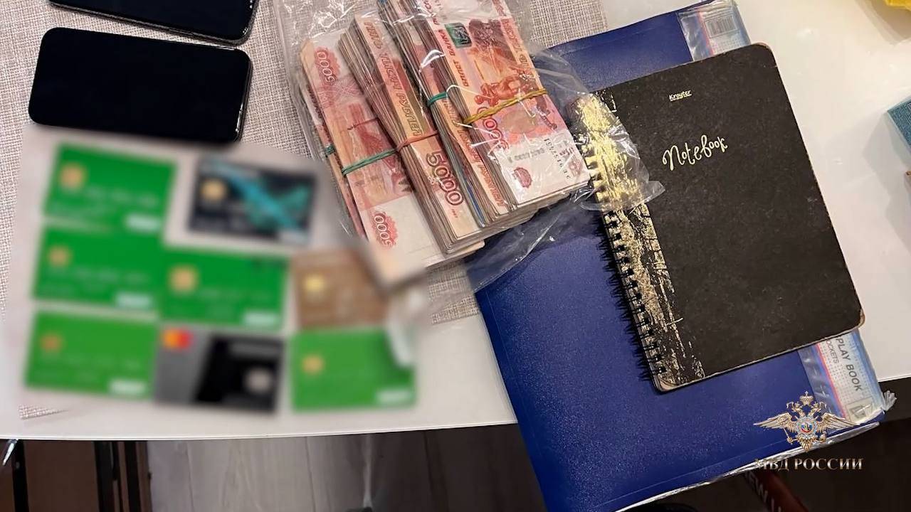В Татарстане сотрудники полиции задержали подозреваемых в незаконной банковской деятельности