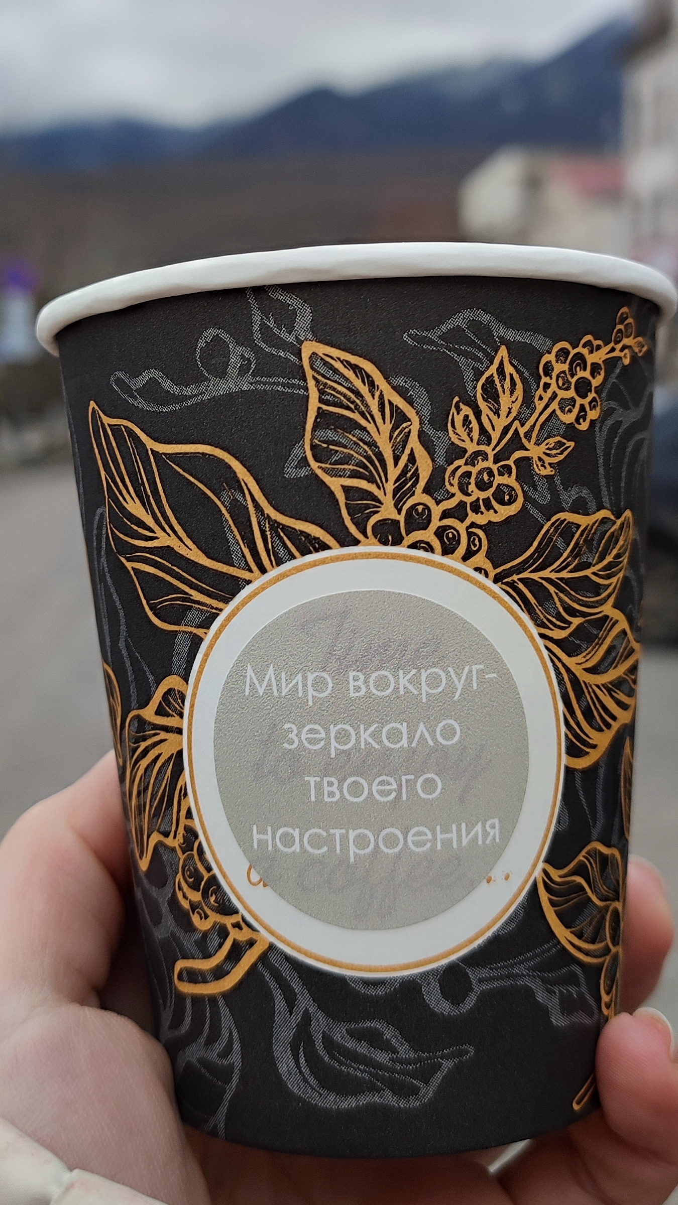 Чем же заняться после выступления?! Чистить апельсин! 😃