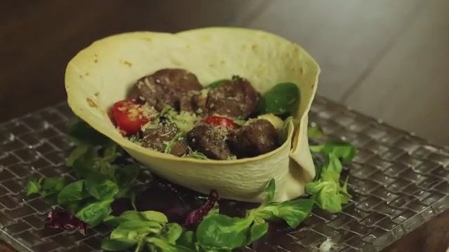 Салат с куриной печенью в тортилье | ТМ Фростмо