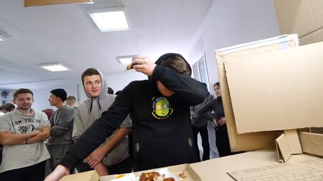 открыл макдональдс из картона🥳