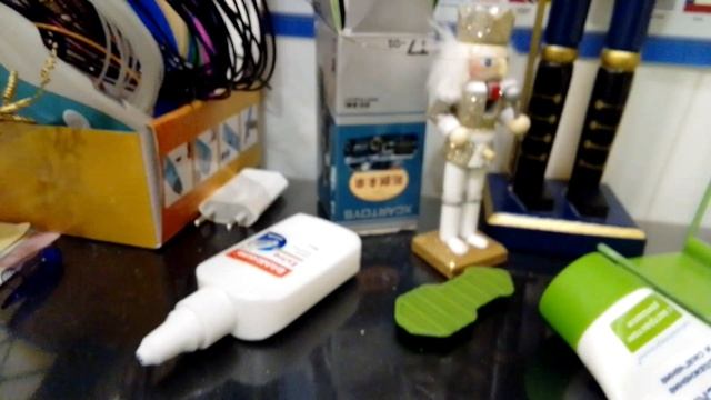 Украсил стол