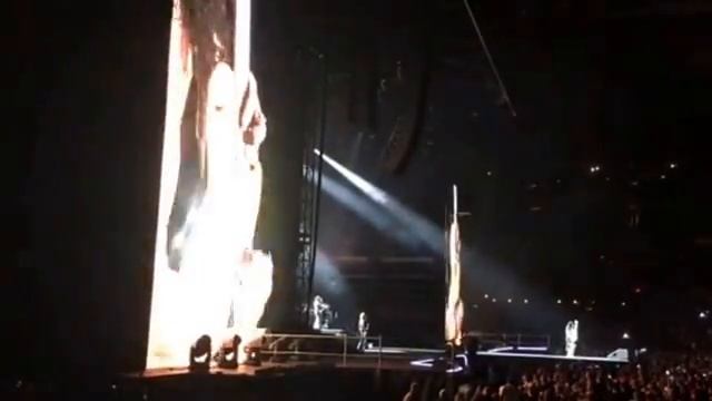 Slash Guitar Solo w/ Chuck Berry Tribute - Guns N Roses - The Dome at America's Center