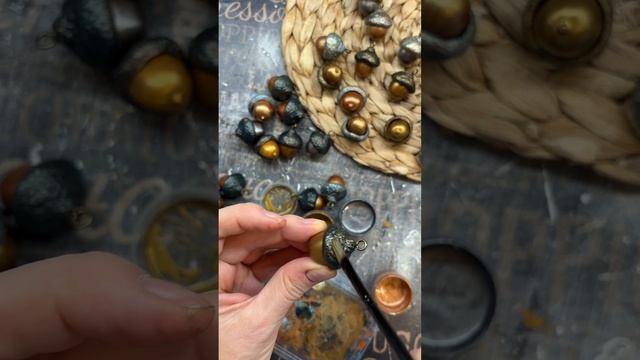 Декор желудей на елку. Новогодний мастер-класс