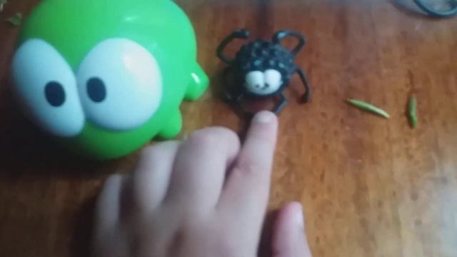 Ам Ням и Паук-Шестиног устроили битву пушек-растений.