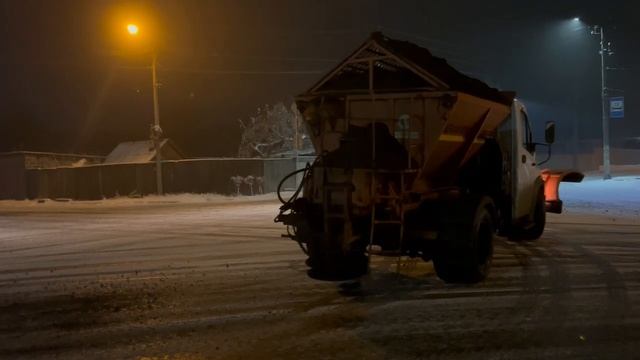 Самарская бригада совместно со «Спецтрансом» обеспечивают безопасность на дорогах Снежного