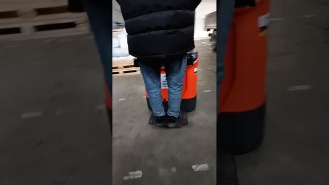 Отгрузка самоходного штабелёра Noblelift PS16N с платформой для оператора