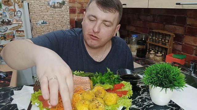 МУКБАНГ ФОРЕЛЬ/ВКУСНЕЙШАЯ ФОРЕЛЬ И ОВОЩИ ОБЖОР