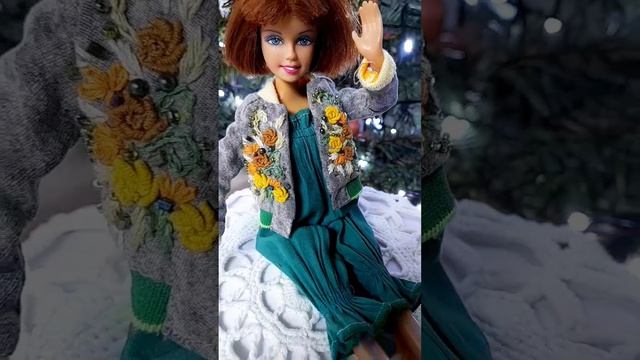 Куртка для куклы.
Ручная вышивка.