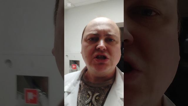 Девушка в маршрутке.