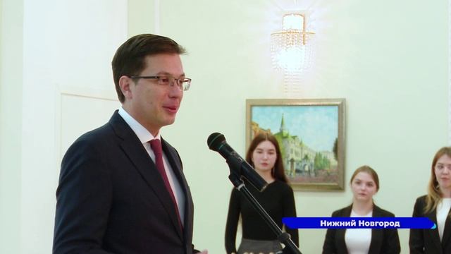 Юрия Шалабаев лично вручил паспорта 35 нижегородским школьникам