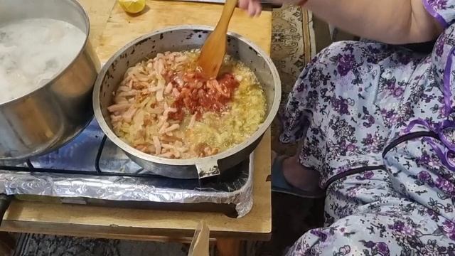 фкусная минутка-солянка, рулет  и салат,,неожиданный,, 1 часть
