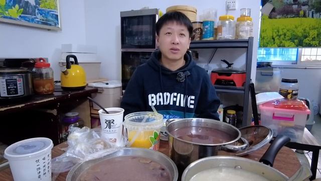 又收到來自台灣的包裹了？開箱早餐營養粥，太多吃不完分給阿姐一起吃My sister made porridge【我是杰少】