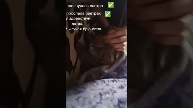 жгучая брюнетка 😍