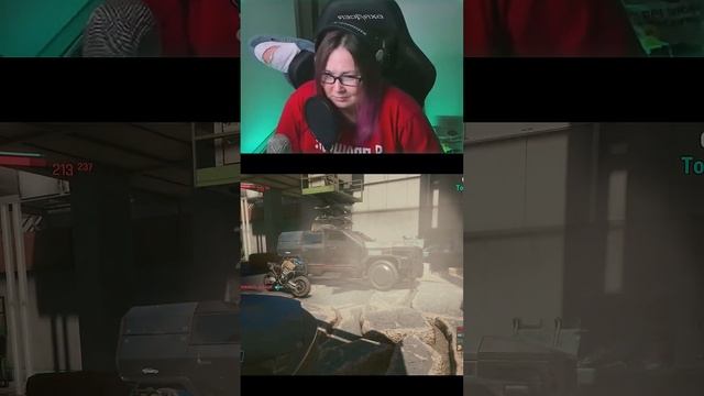 Мышб *прячется*