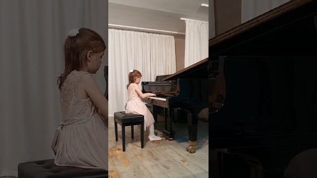Можейко София "Неопалитанская песенка" П.И,Чайковский