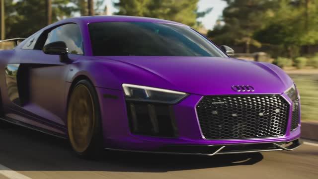 Фиолетовая Audi R8