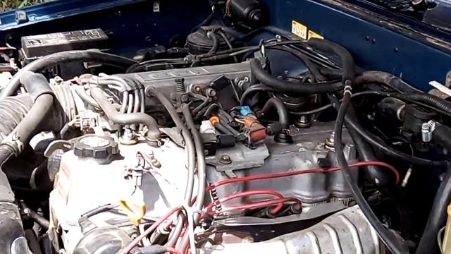 HERMOSO TOYOTA 22R AZUL CABINA Y MEDIA EN PERFECTAS CONDICIONES