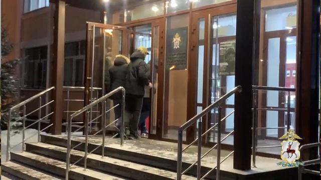 Полицейскими задержано должностное лицо за получение около полумиллиона рублей в качестве взятки